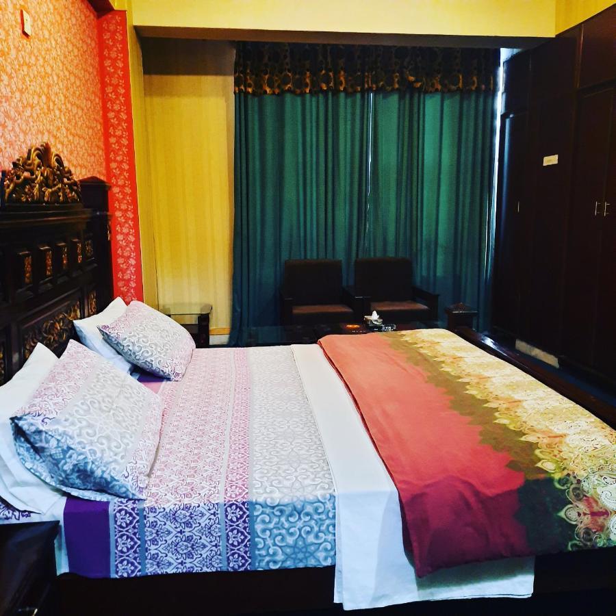 Divine Hotel Rawalpindi Buitenkant foto