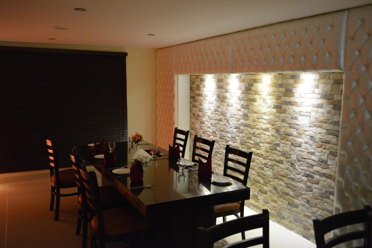 Divine Hotel Rawalpindi Buitenkant foto
