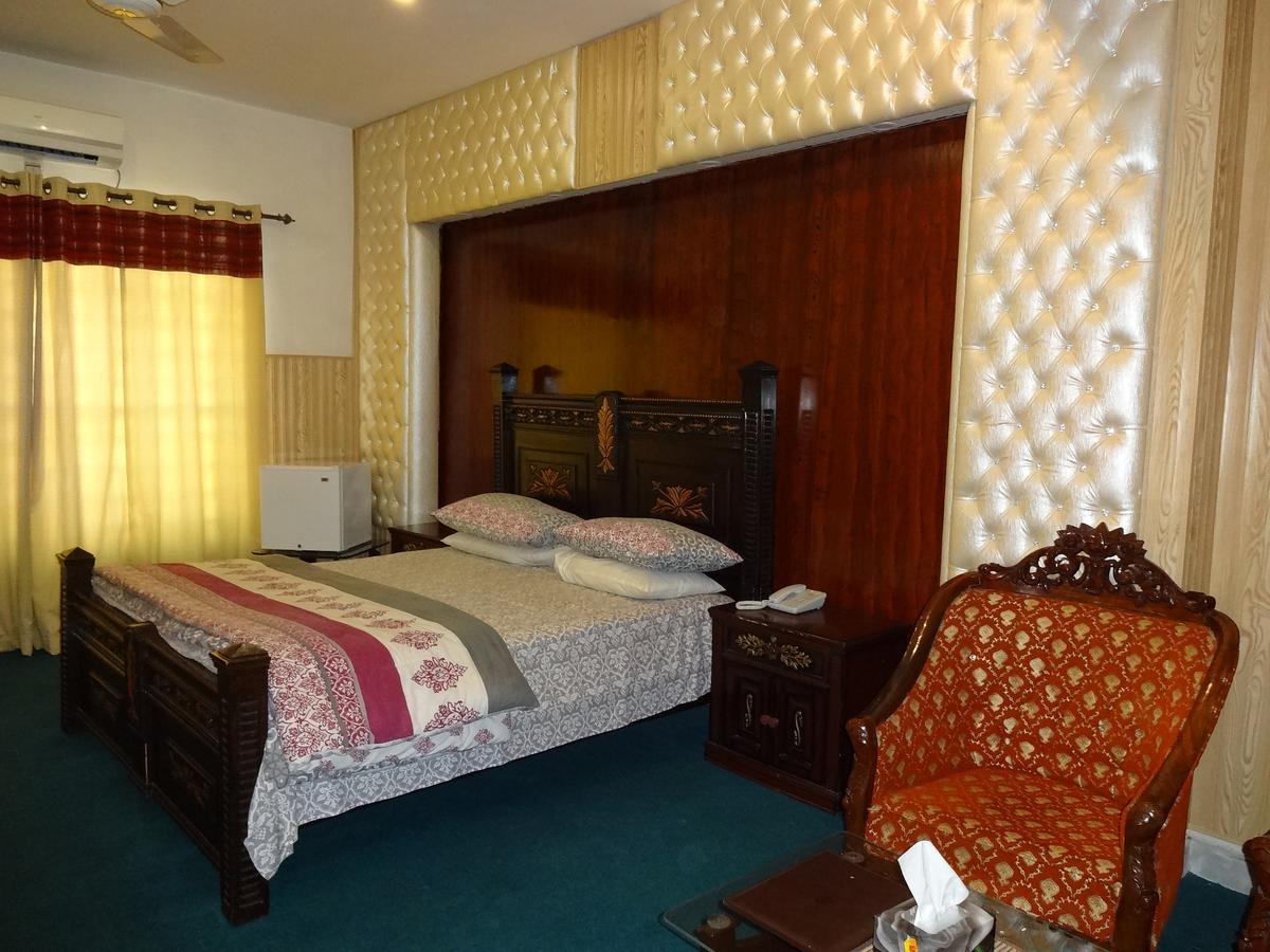 Divine Hotel Rawalpindi Buitenkant foto