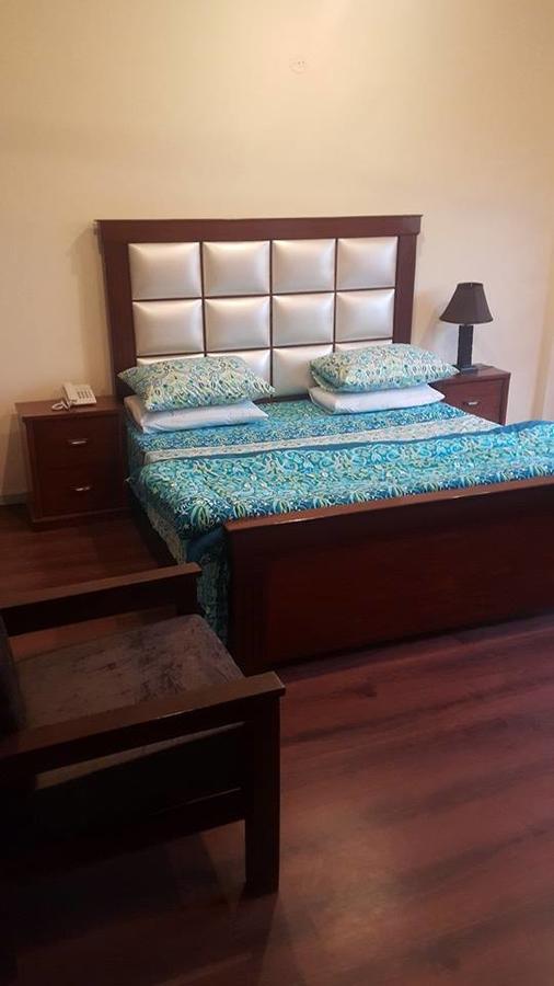 Divine Hotel Rawalpindi Buitenkant foto